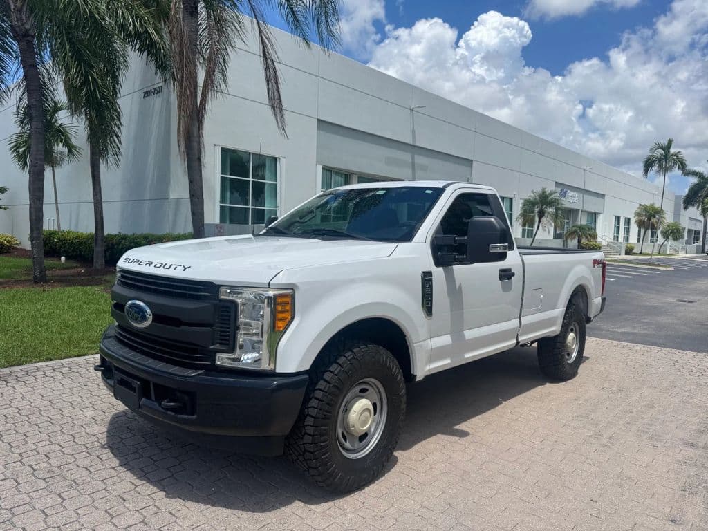 2017 Ford F250 Super Duty Regular Cab — photo 1