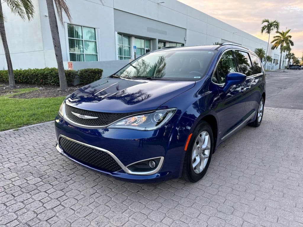 2019 Chrysler Pacifica — photo 1