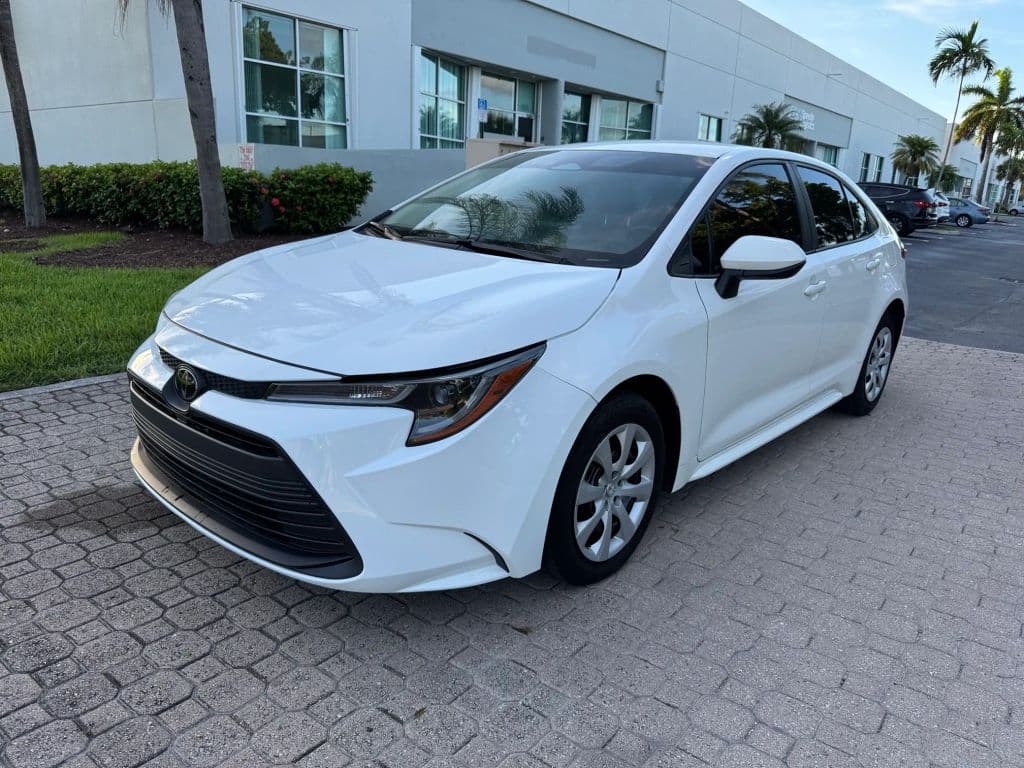 2023 Toyota Corolla — photo 1